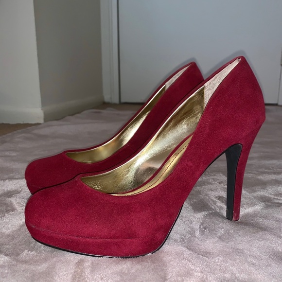 Red Heels - Picture 2 of 5